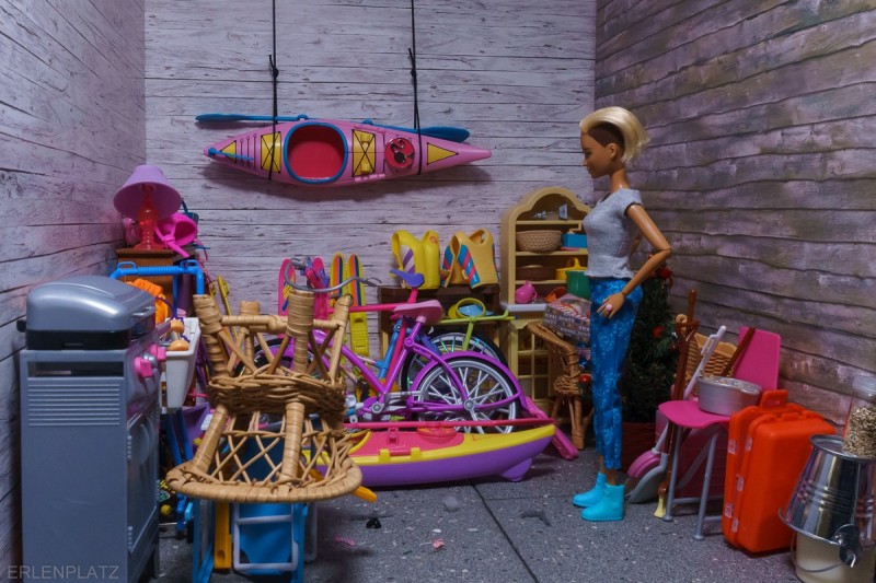 Die Barbie Gabriela ist entsetzt, wie es in der Garage vom Erlenplatz 7 aussieht.